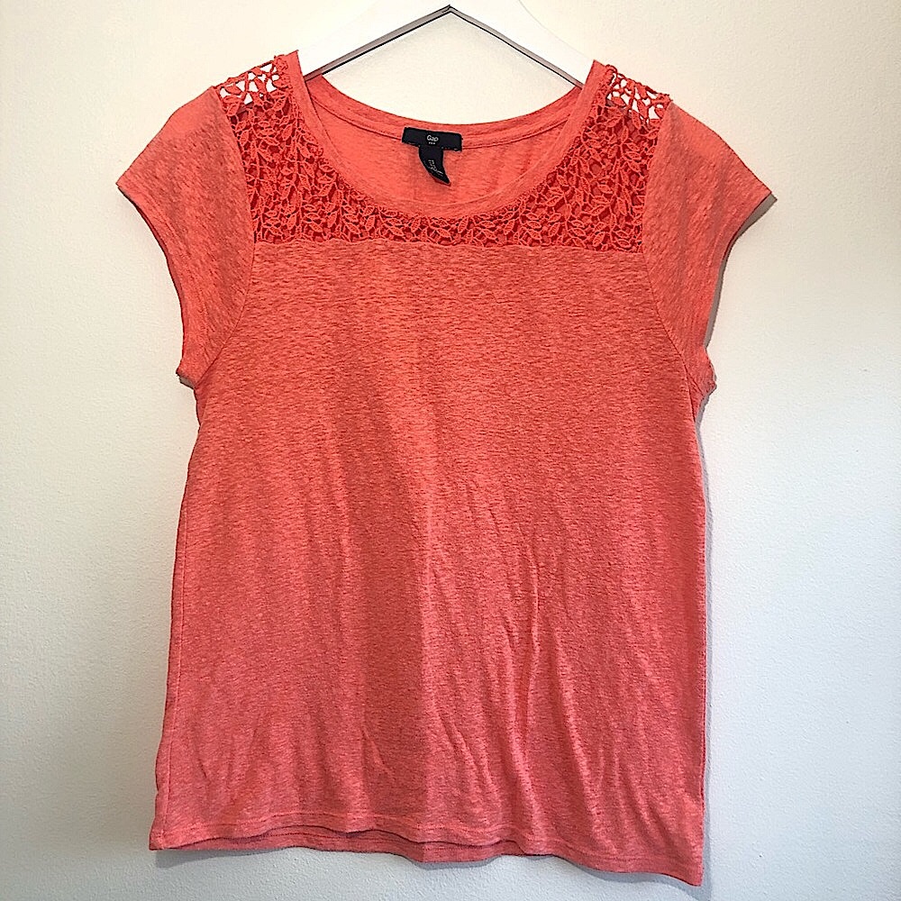Gap lace neckline tee